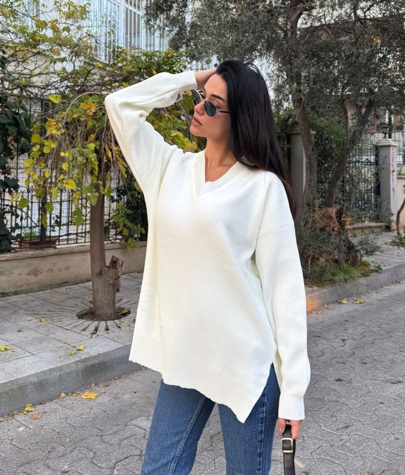 women’s white v neck knit tunic