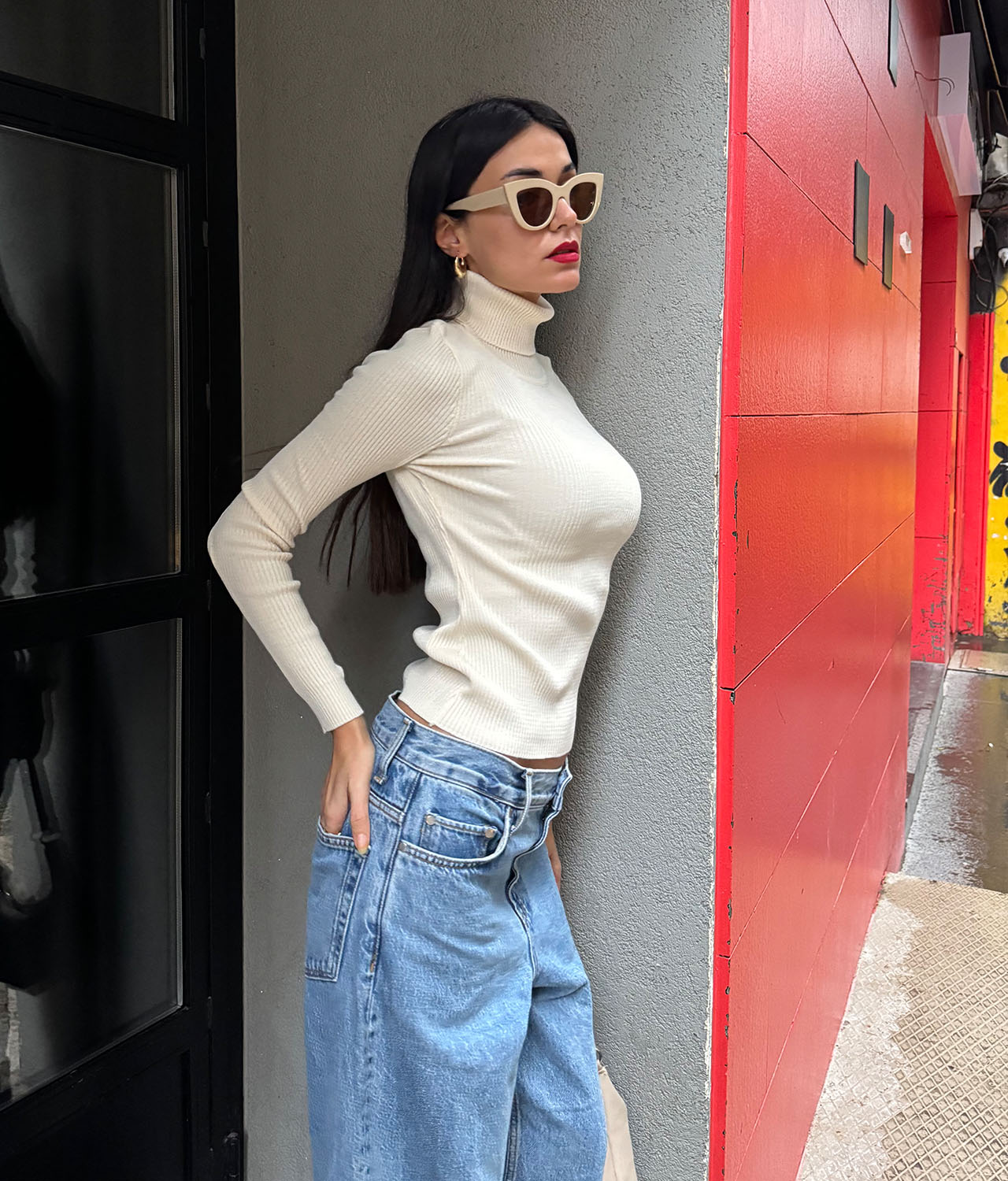 stylish women’s ribbed turtleneck paired with jeans
