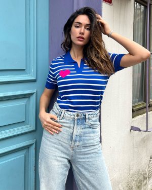 6052-Striped Short Sleeve V Neck Heart Detail Knit Top