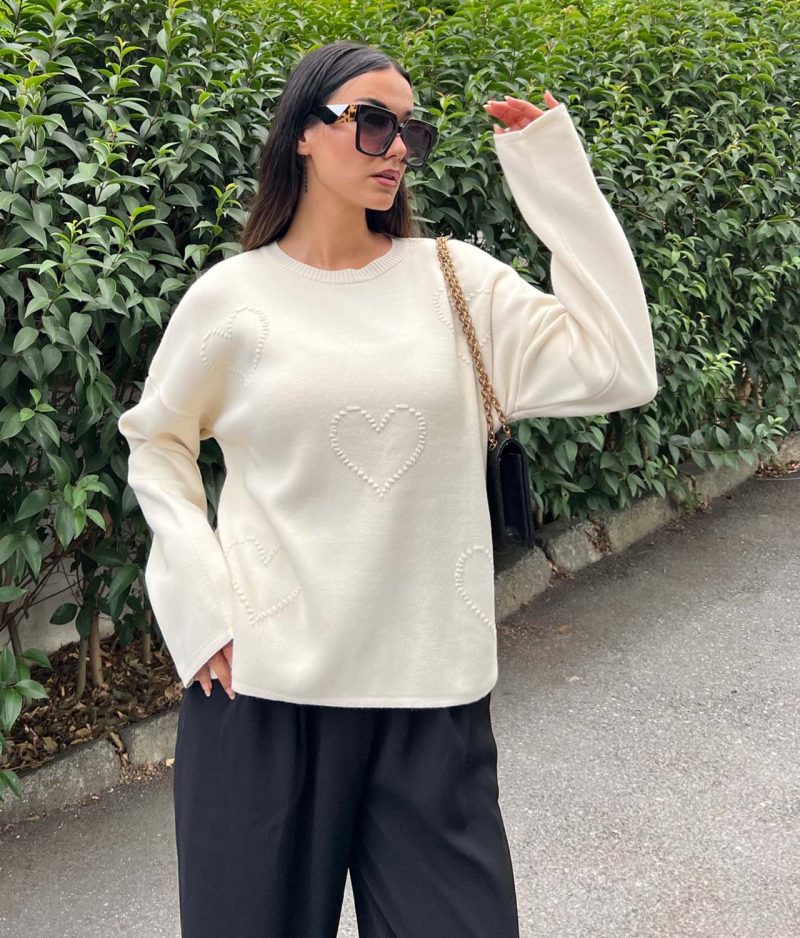 6507-Long Sleeve Crewneck Heart Detail Knit Sweater - Görsel 2