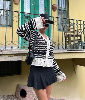 6057-Scalloped Trumpet Sleeve Buttoned Striped Knit Cardigan