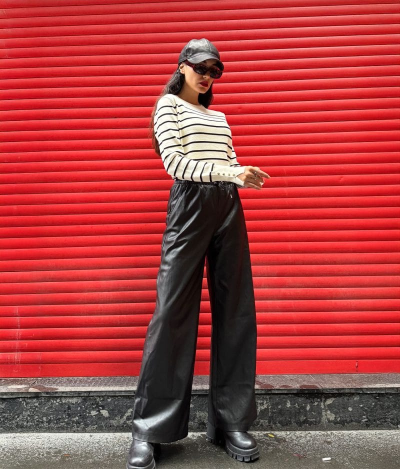 women’s white and black striped knit pullover