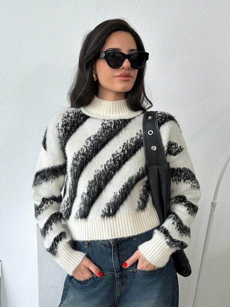 75120-Abstract Striped Knit Sweater - Cozy & Trendy Design