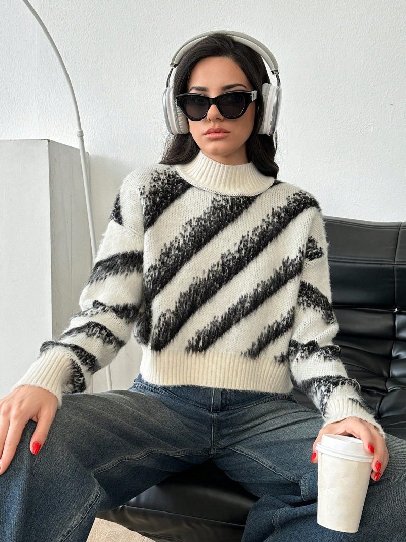 75120-Abstract Striped Knit Sweater - Cozy & Trendy Design - Görsel 3