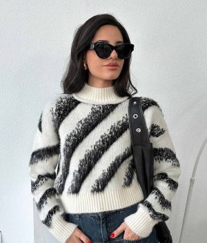 75120-Diagonal Stripe Fuzzy Knit Sweater