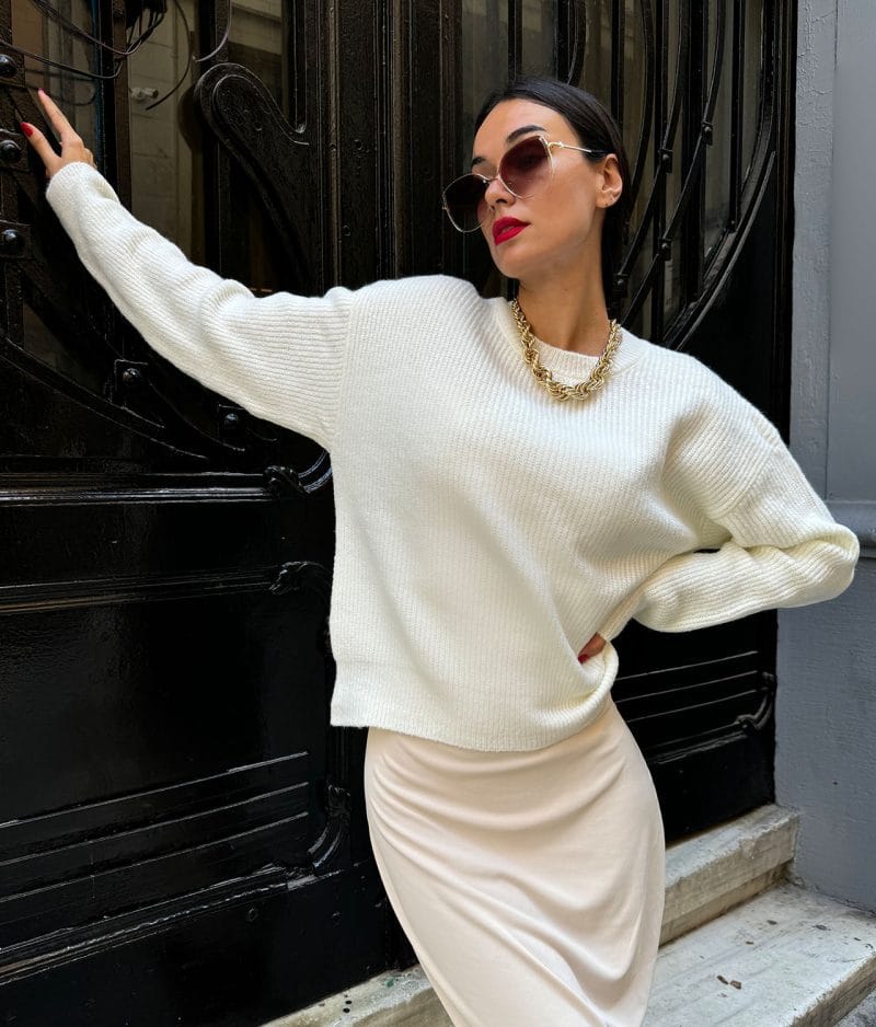 women’s ribbed knit sweater with crew neckline