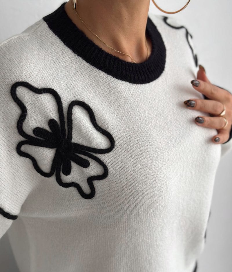 Embroidered Floral Crew Neck Sweater in White and Black for Wholesale Women's Knitwear