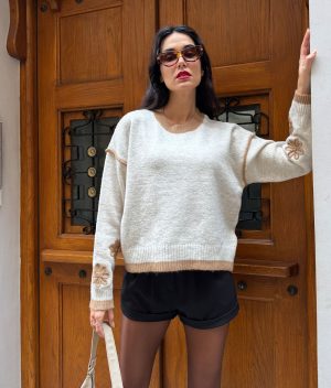 Floral embroidered knit sweater in beige with camel flower sleeve accents