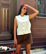 lightweight knit vest in off-white with wooden buttons