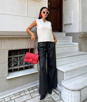women’s sleeveless v-neck pullover in off-white