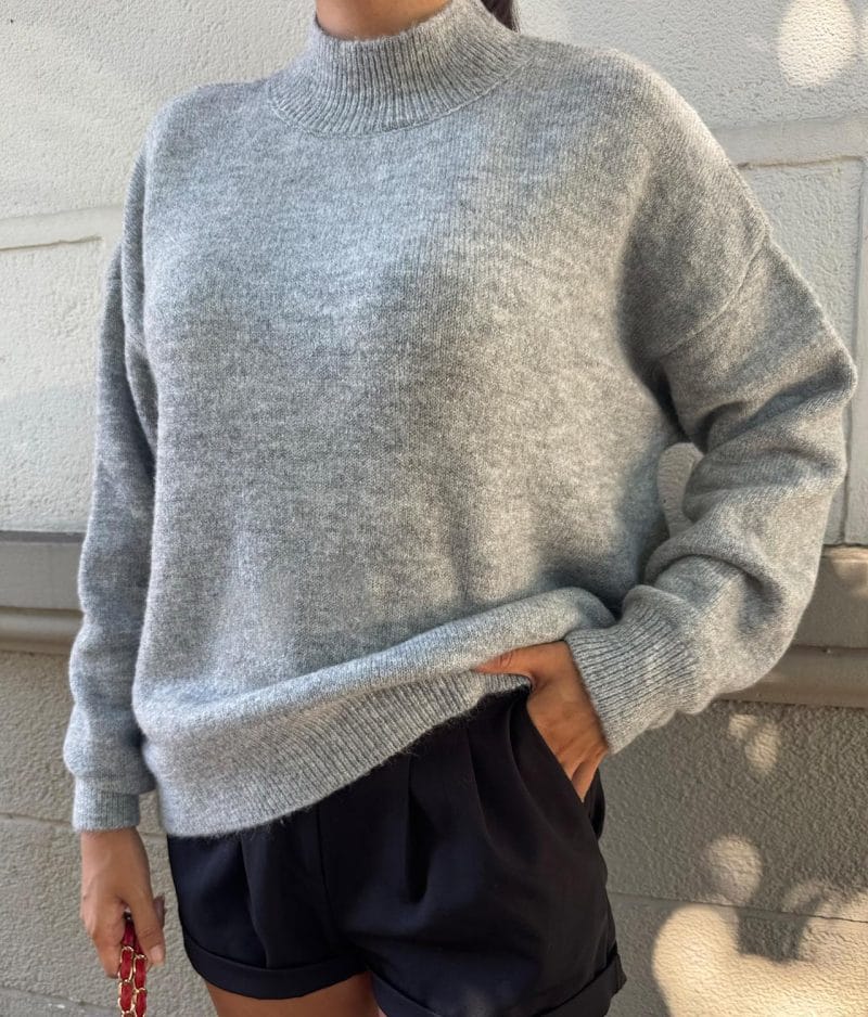 Wholesale plain knit sweater in grey color for women