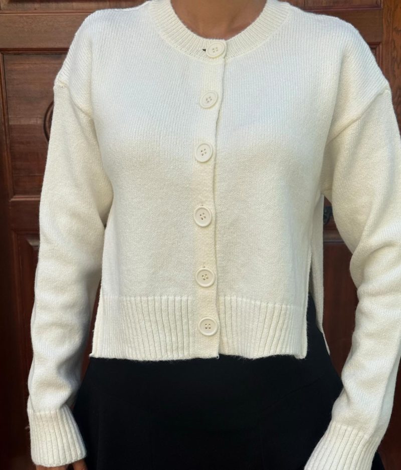 Elegant crew neck button front cardigan – timeless knitwear piece