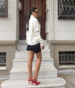 Off white ribbed turtleneck knit sweater model