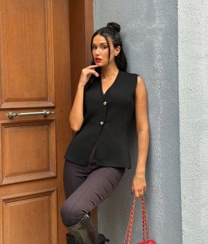 Buttoned V neck knit vest with a clean and modern silhouette