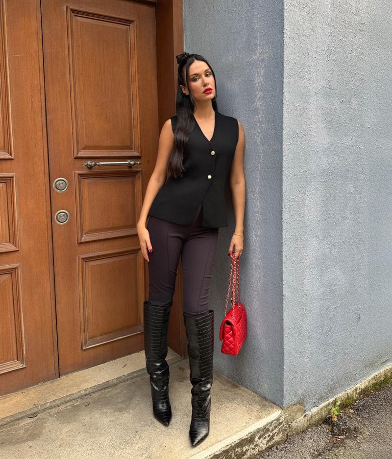 Classic buttoned V neck knit vest for boutique women’s fashion