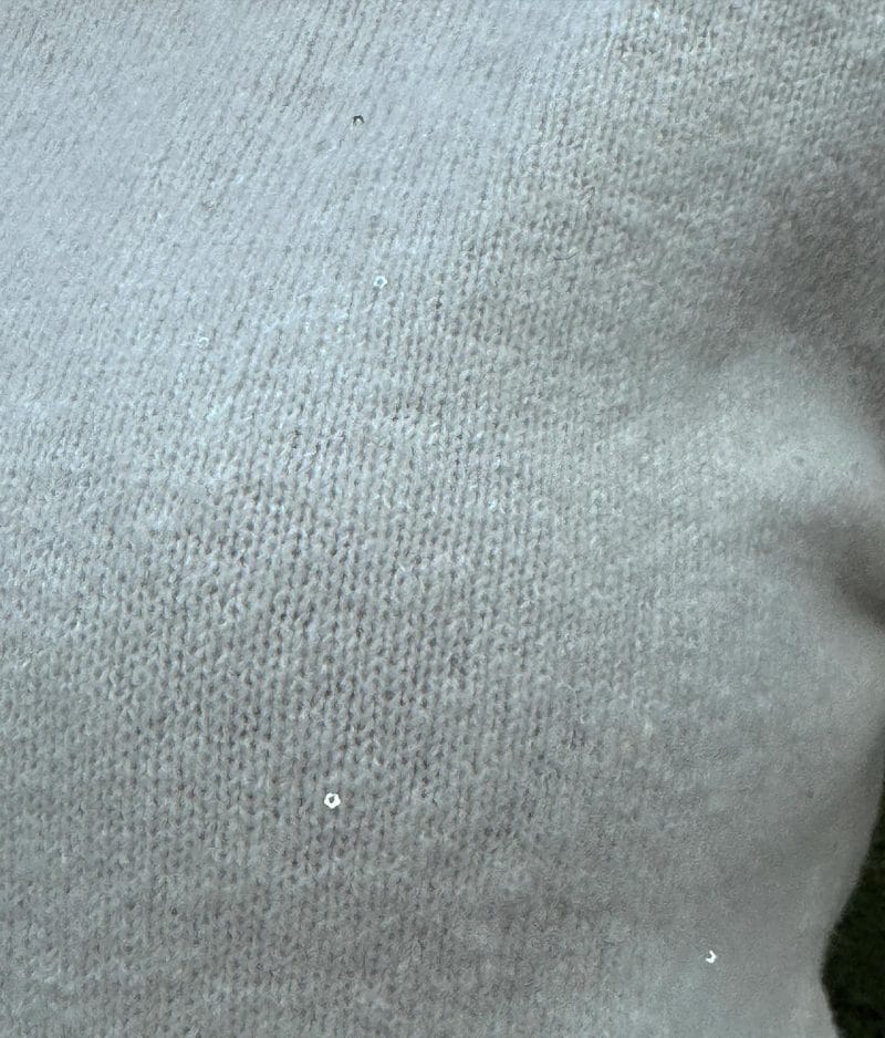 Minimal soft crew neck knit sweater suitable for everyday wear