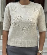 Elegant floral embroidered knit top suitable for everyday wear