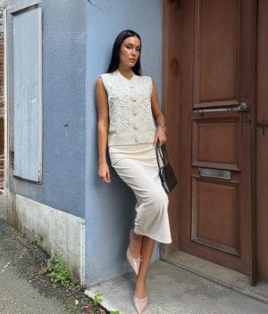 Elegant embroidered knit vest raised floral pattern