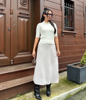 Women’s textured short sleeve knit top with fitted waist design