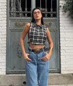 Sleeveless cropped plaid shirt with button-up front