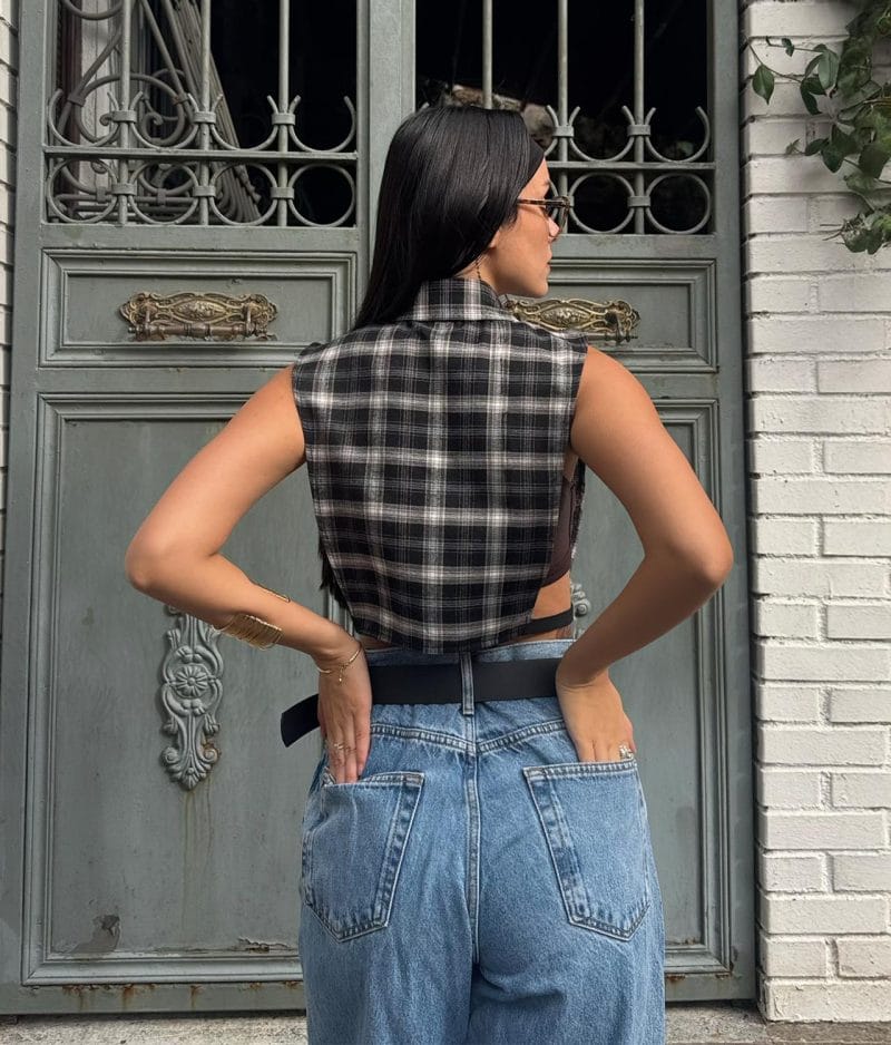 Modern sleeveless plaid shirt with cropped silhouette
