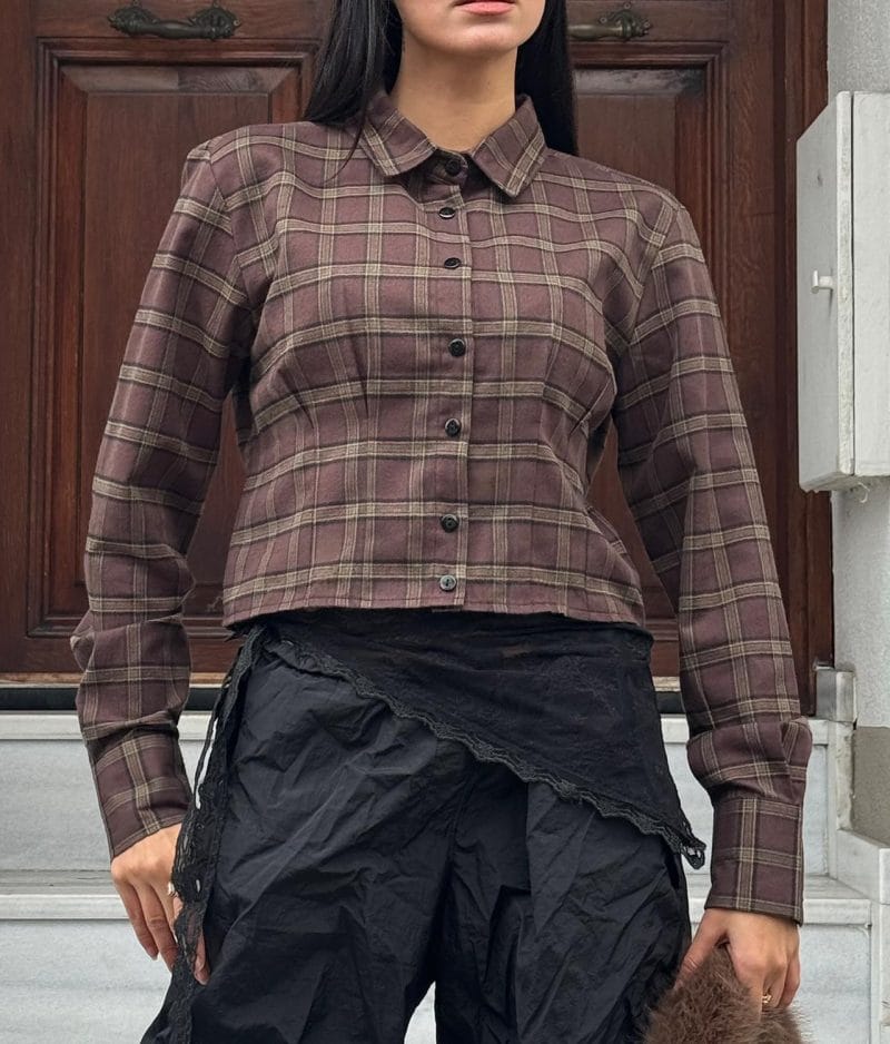 Fitted cropped plaid shirt for wholesale women’s collections