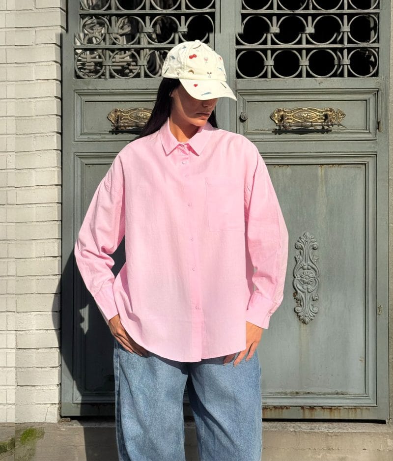 Relaxed fit cotton button-down shirt with chest pocket detail