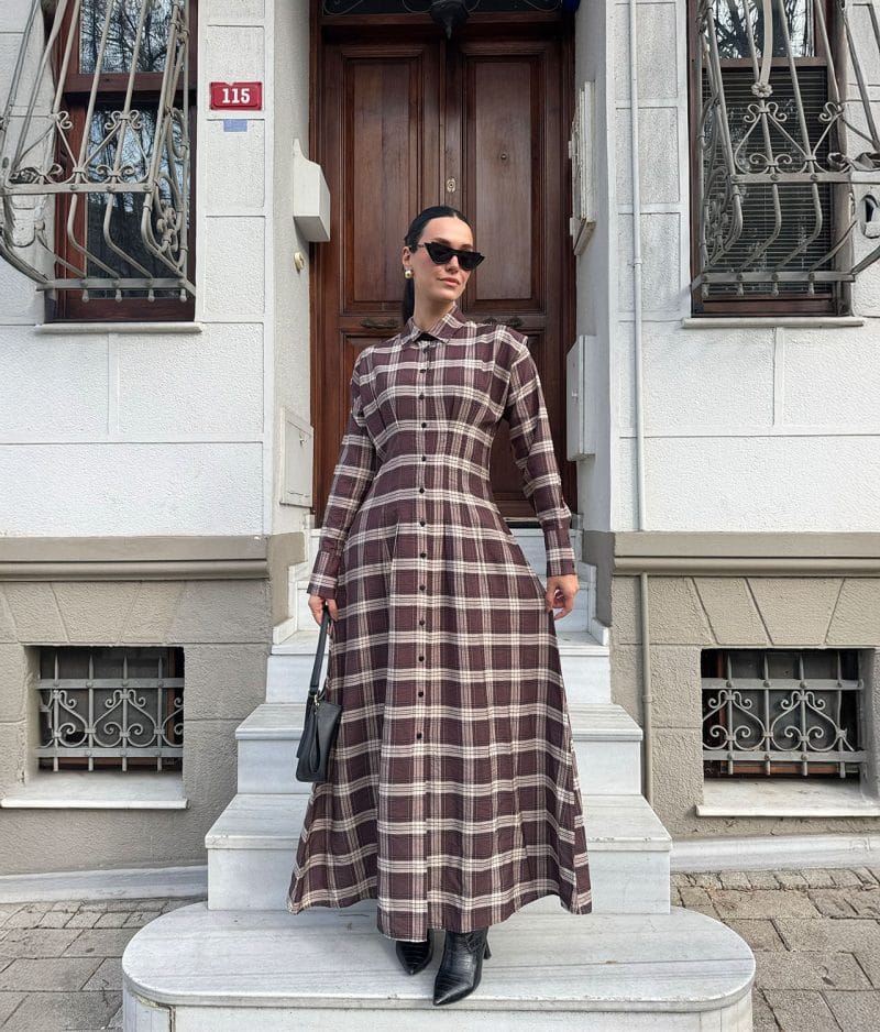 Ankle-length plaid dress with collar detail