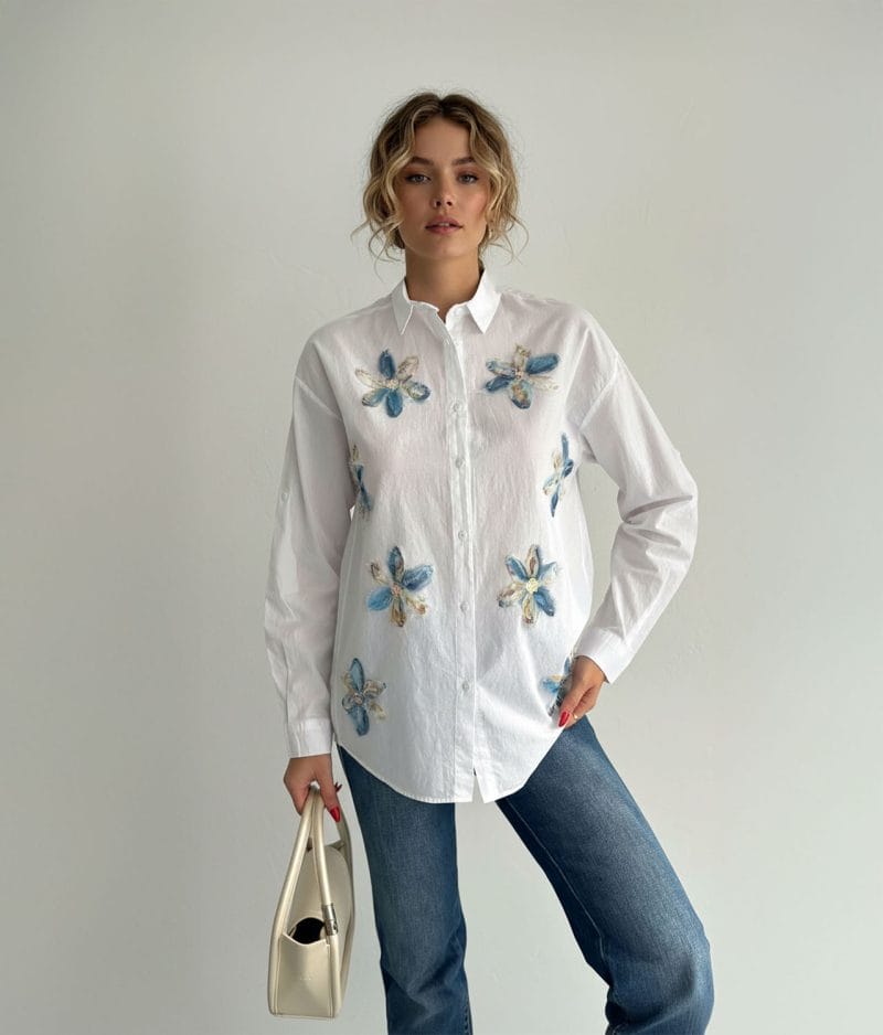 relaxed fit cotton shirt with 3D floral appliqué