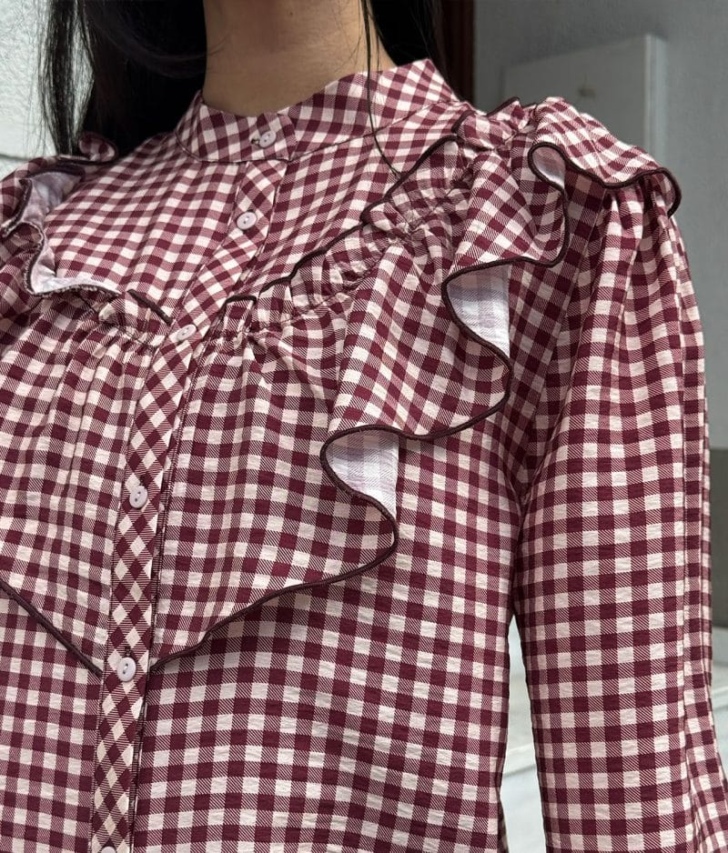 button up gingham shirt back view feminine style