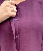 sleeveless set women close up V neck detail