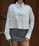 casual cropped stripe shirt outfit