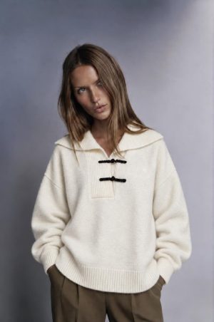 Sailor collar knit sweater front view